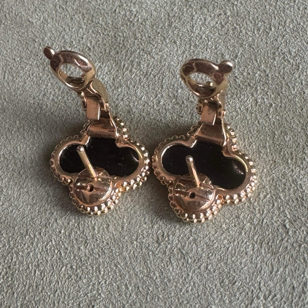 🟥SOLD🟥 Van Cleef and Arpels Onyx Vintage Alhambra Earrings - Picture 4 of 10